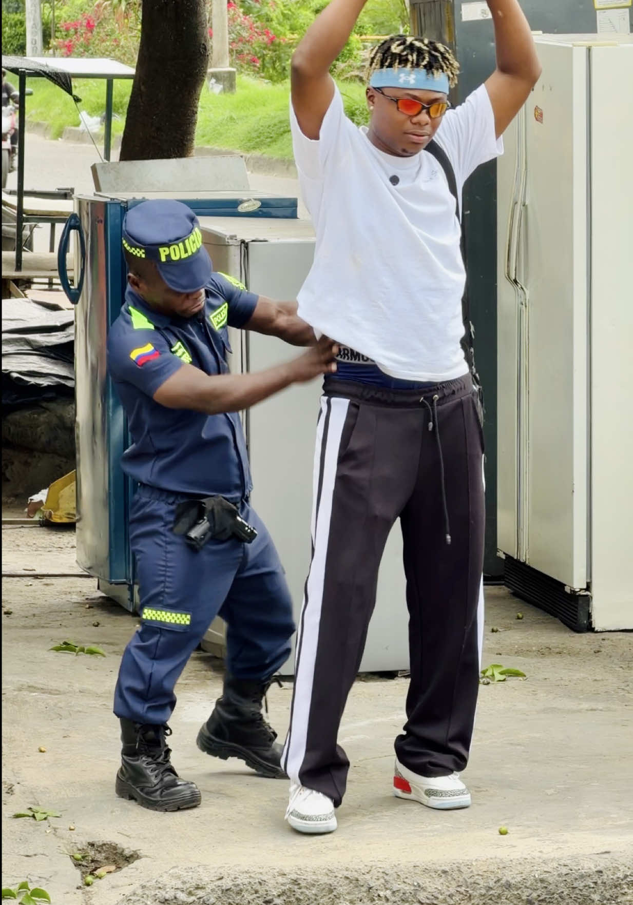 Ay Patrón, La Ley! 🚓🤯#november #policia #funnyprank #trend #militar 
