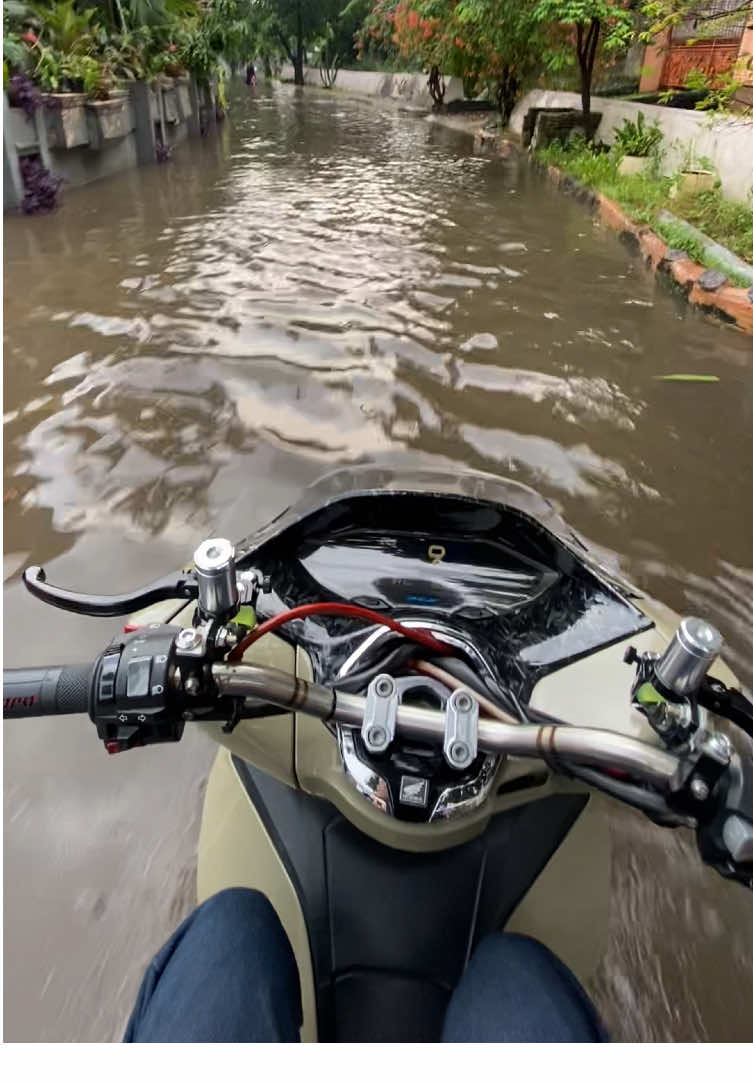 Sound nya kane 😂🤙🏼🎶                           #CapCut #fyppppppppppppppppppppppp #pcx160modifikasi #pcxproperid #lewatberanda 