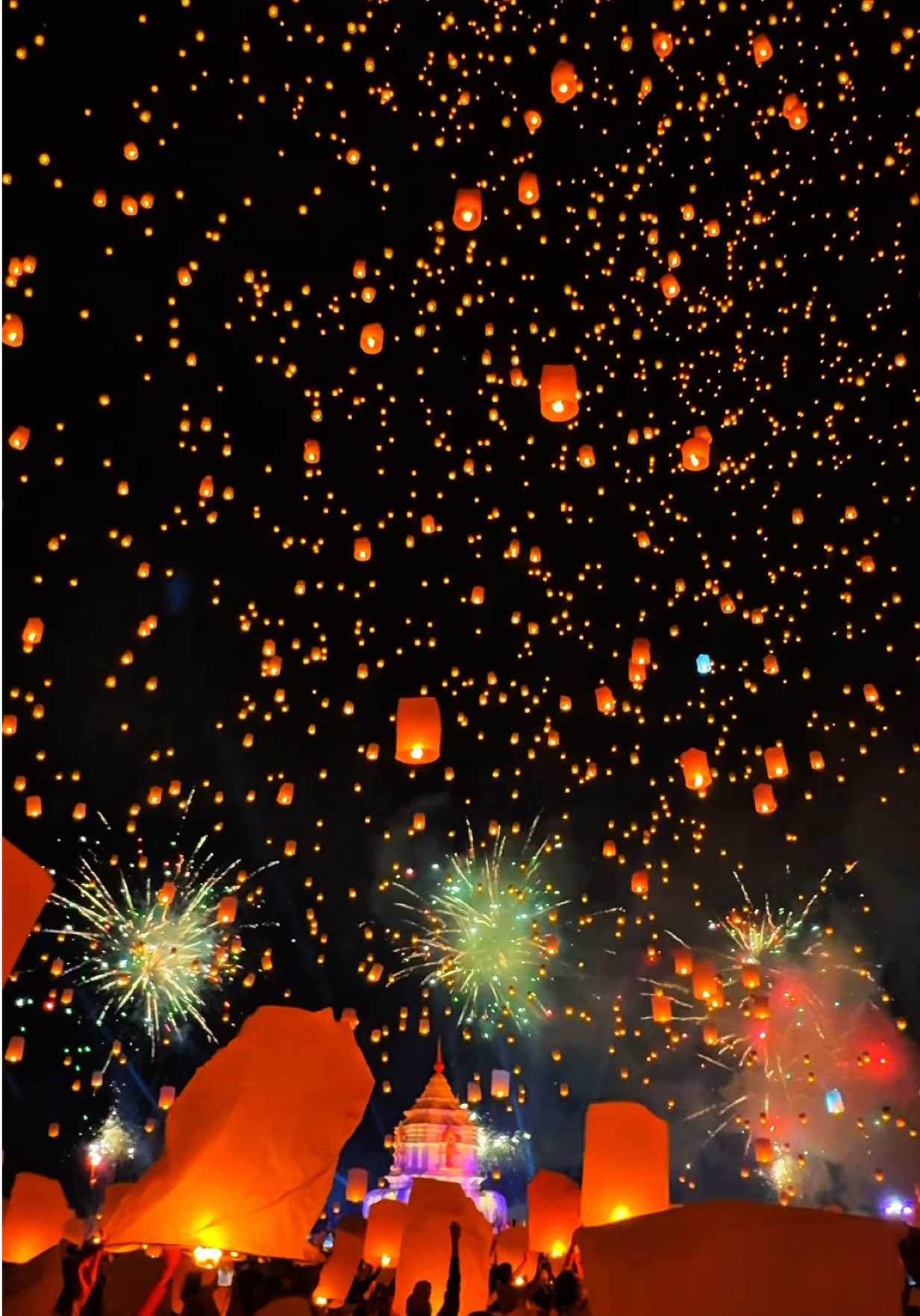 สวยมาก สวยจนอยากให้ทุกคนได้มาเห็นด้วยกันเลย ยี่เป็ง เชียงใหม่  📍Chiang Mai CAD  Khomloy Sky Lantern Festival  #โคมลอย #ยี่เป็งเชียงใหม่ #ลอยกระทง #tiktokพาเที่ยว #อยู่เชียงใหม่ 