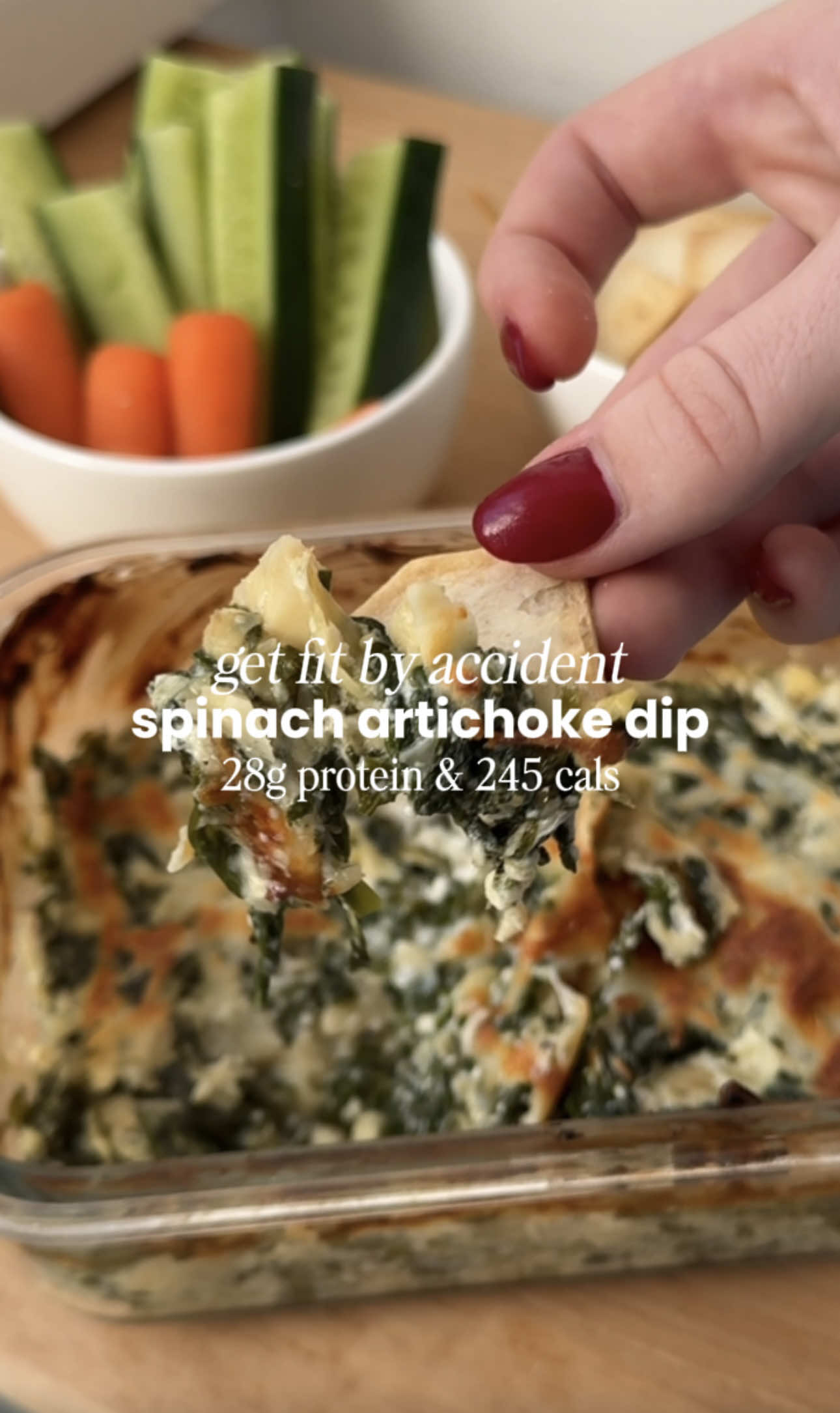 Who said hitting your goals had to be boring?! & yes this WHOLE thing is 28g protein and 245 calories!! Making it perfect for any fitness goal🥰 I’ve said it (more than) once and I’ll say it again: reaching your goals doesn’t have to suck!! Small swaps to your favorites go a long way RECIPE👇🏼 - finely dice 1/2 cup artichoke hearts (about half a can) & thaw, dice, and strain 1/2 cup frozen spinach (or wilt 1-2 cups fresh spinach on stove) - mix in a baking safe dish with 1/4 cup BLENDED lowfat cottage cheese (good culture if my fav), 1/4 cup 0% Greek yogurt (use a thick one like Fage), 1 tbsp Parmesan, 2 tbsp lowfat mozzarella, and salt, pepper, garlic powder to taste (about 1-2-1 tsp each) - top with another 2 tbsp lowfat mozzarella, and bake at 350°F for 20-25 until golden - serve!! Bonus: I cut up and bake carb balance tortillas for macro friendly chips here! Enjoy!! This recipe & hundreds more are included in my coaching for real results with foods you love🫶 join today and let’s make this a lifestyle!!