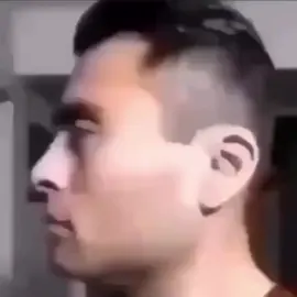 ジャングルは、主に泥ブロックとジャングルの草、ジャングルのつたで構成された、濃い緑色の背景を持つ地上バイオームです。マホガニーの木はジャングルの草の上に自動的に生えることが多く、通常のドングリも植えることができます。また、ジャングルには多くの水たまりがあり、多くの場合、複数の竹の茎があります。地下ジャングルはジャングルのすぐ下、洞窟の奥深くにあります。 ジャングルは、特にゲーム序盤では、より難しい地上バイオームの1つです。ジャングルの敵は、他の地上エリアで一般的に見られる敵よりもはるかに多くの体力とダメージを持っています。ハードモードでは、ジャングルはより強力な敵で大幅に難しくなります。さらに、腐敗/クリムゾンの蔓延はジャングルを危険にさらしており、十分な時間があれば、最終的にはジャングルを完全に制圧する可能性があります。 ジャングルバイオームの敵が出現しなくなり、ライフフルーツなどの限定植物も生育しなくなるため、ジャングルの必須アイテムの入手が困難になります。プランテラを倒すと、腐敗/クリムゾンの拡散速度が50%低下します。