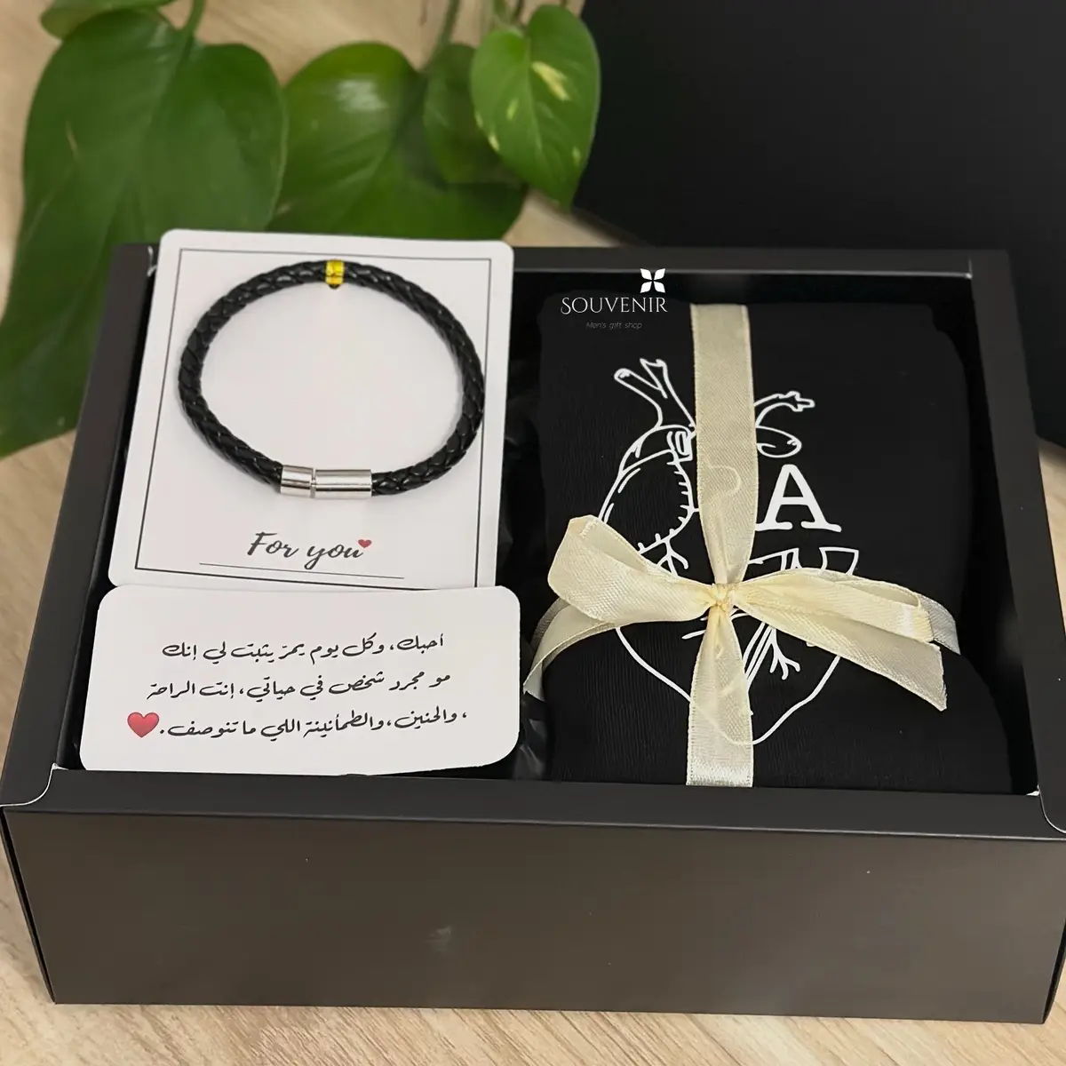 هدايا رجالية  بوكس يحتوي : تيشيرت - اسوارة - كرت إهداء  . . . . #اكسبلور #فولو #تيشرتات #طباعة #هدايا                