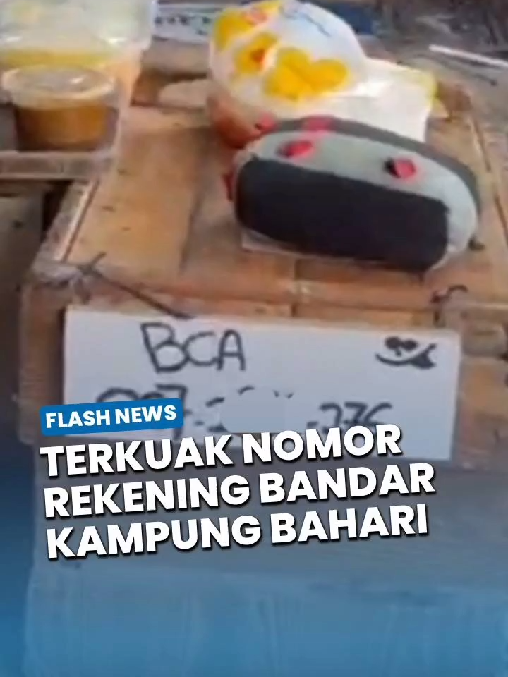 Terkuak Nomor Rekening Bandar Sabu di Meja Kasir Tenda Narkoba Kampung Bahari, Ini Sosok Pemiliknya Jurnalis Video | Gerald Leonardo Agustino  Terkuak nomor rekening diduga terafiliasi dengan jaringan bandar narkoba Kampung Bahari, Tanjung Priok, Jakarta Utara. Nomor rekening tersebut ditemukan petugas gabungan BNN RI dan Brimob Polri saat menggerebek Kampung Bahari, Rabu (5/11/2025). Sumber: https://jakarta.tribunnews.com/jakarta/425618/terkuak-nomor-rekening-bandar-sabu-di-meja-kasir-tenda-narkoba-kampung-bahari-ini-sosok-pemiliknya