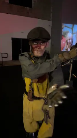 @Lincolnmillhaunt @Brandon Head #hauntactor #slider #sparky #locksmith #flint 