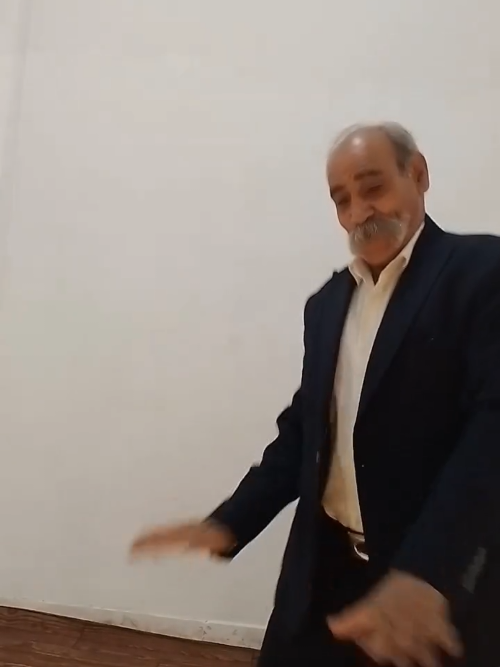 یه چالش جذاب #dance #دنس دنس#چالش_جدید #فوريو_foryou 