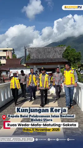 Halo, Tamang-tamang #bpjnmalut. Suba Se Salam.. Monitoring lokasi pekerjaan Preservasi Jalan Nasional di ruas Weda - Mafa - Matuting - Saketa, PPK 2.3 Provinsi Maluku Utara.  Kunjungan ini bertujuan untuk memastikan pelaksanaan pekerjaan berjalan sesuai rencana, baik dari segi mutu maupun progres fisik. Harapan kabalai Pekerjaan harus selesai tepat waktu, work quality tetap menjadi prioritas, agar manfaat pembangunan jalan ini segera dirasakan oleh masyarakat.  #KemenPU #binamarga #sigapmembangunnegeriuntukrakyat
 #bpjnmalut
