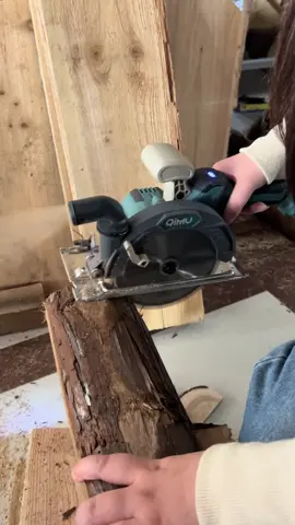 Máy pin mà cắt ngọt lắm ạ #DIY #viral #thocokhi #noithat 