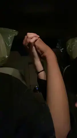 المصافح بالقلوب  ‏اصدق من  ‏المصافح ‏بالأيادي .