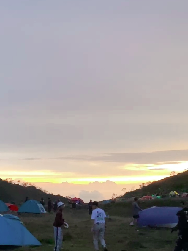 #suryakencanagununggede #gununggede2958mdpl⛰️ #alamyangindah #pendakifomo 