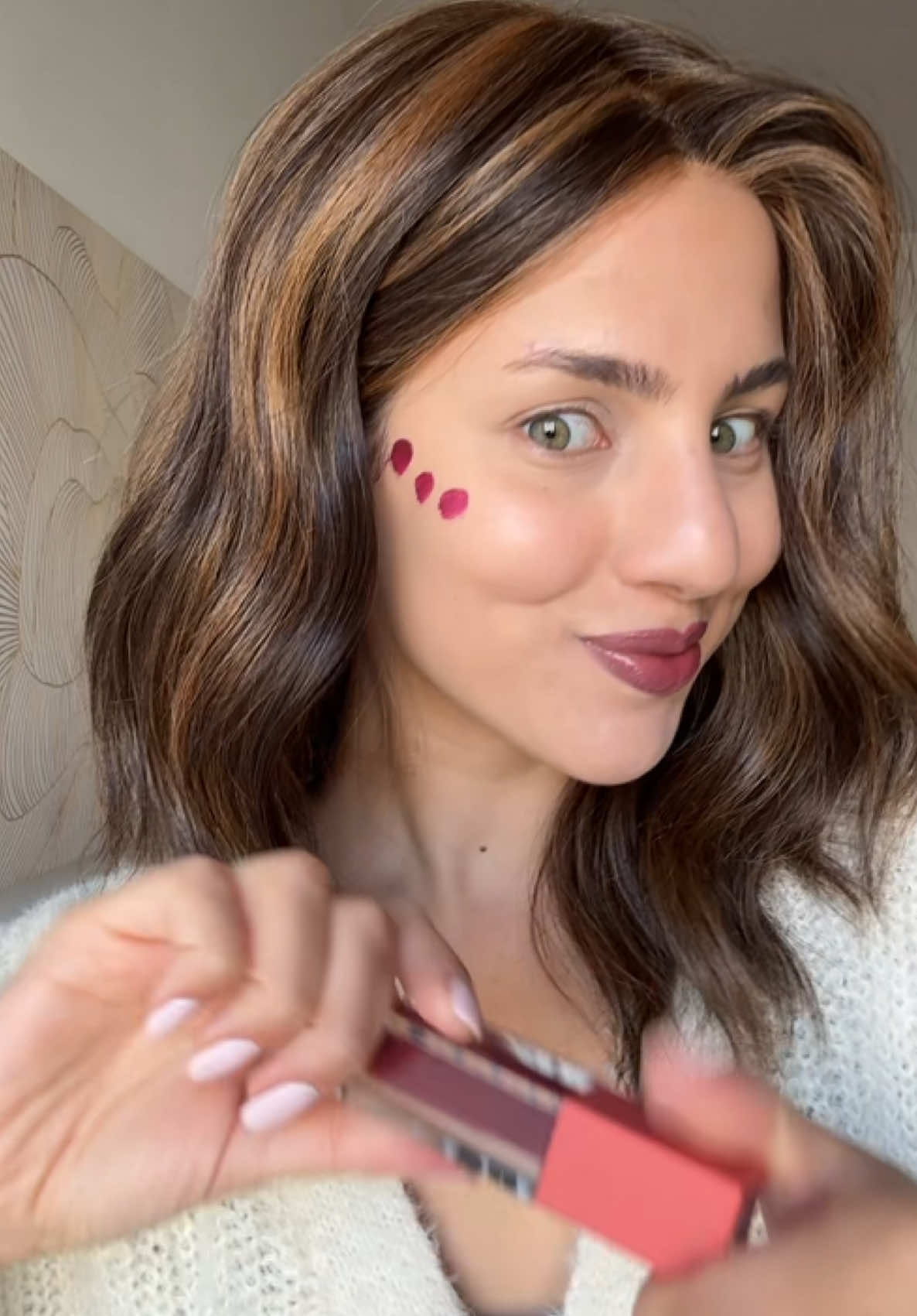 en partenariat avec Maybelline New York Cette couleur 😍🍇 @Maybelline France #maybellinefrance #blush #makeup 