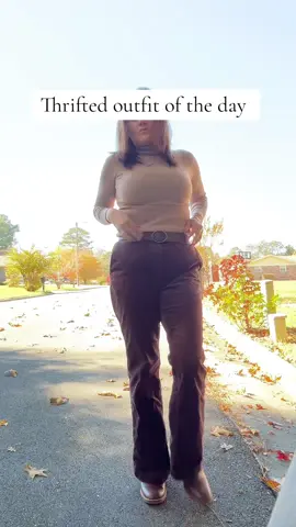I can’t believe the corduroy pants I’ve found at thrift stores this year #vintage #thrifted #thriftstorefinds #thriftedoutfits #thriftedoutfitoftheday 