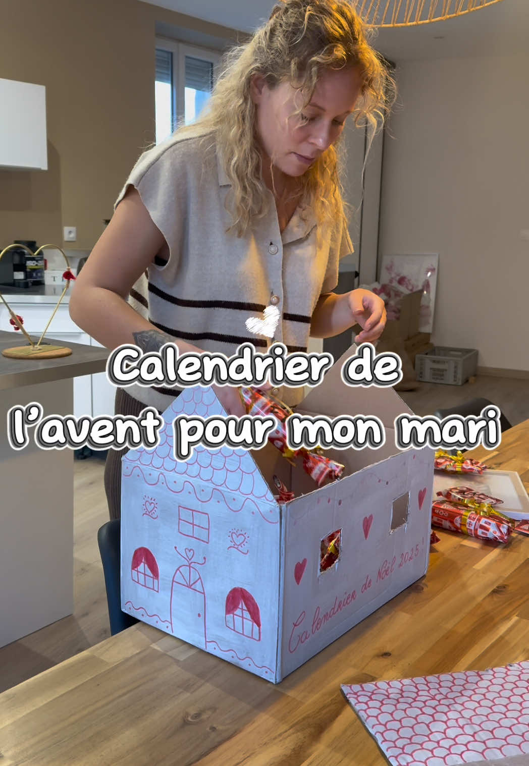 Je crée le calendrier de l’avent pour mon mari! ❤️ J’ai tellement envie d’être au mois de décembre pour lui offrir! 🥹 #calendrierdelavent #diycadeau #cadeauamoureux #noel2025 #ideecadeau  