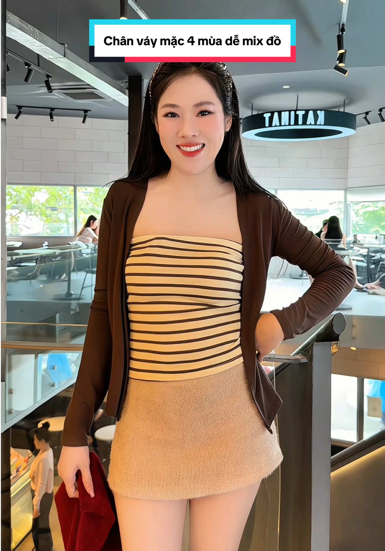 Nhiều khuyết đêm v3 lép thì mặc chân váy chữ A lông thỏ này thử xem nè mấy bà #chanvayxinh  #Dazzi  #thoitrangnu  #myoutfit  #emilyhuong 