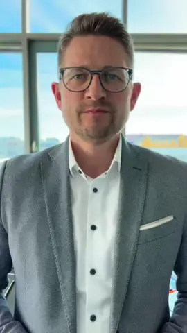 Erinnert ihr euch noch? Im Sommer 2024 wollten wir im Bundestag den islamistischen Verein Muslim Interaktiv verbieten lassen – eine Organisation, die auf unseren Straßen ein islamisches Kalifat fordert. Damals haben alle anderen Parteien geschlossen dagegen gestimmt, sogar die Union. Die nannten unseren Antrag populistisch und überzogen. Und jetzt? Ein Jahr später verkündet CSU-Minister Dobrindt stolz: „Wir haben Muslim Interaktiv verboten.