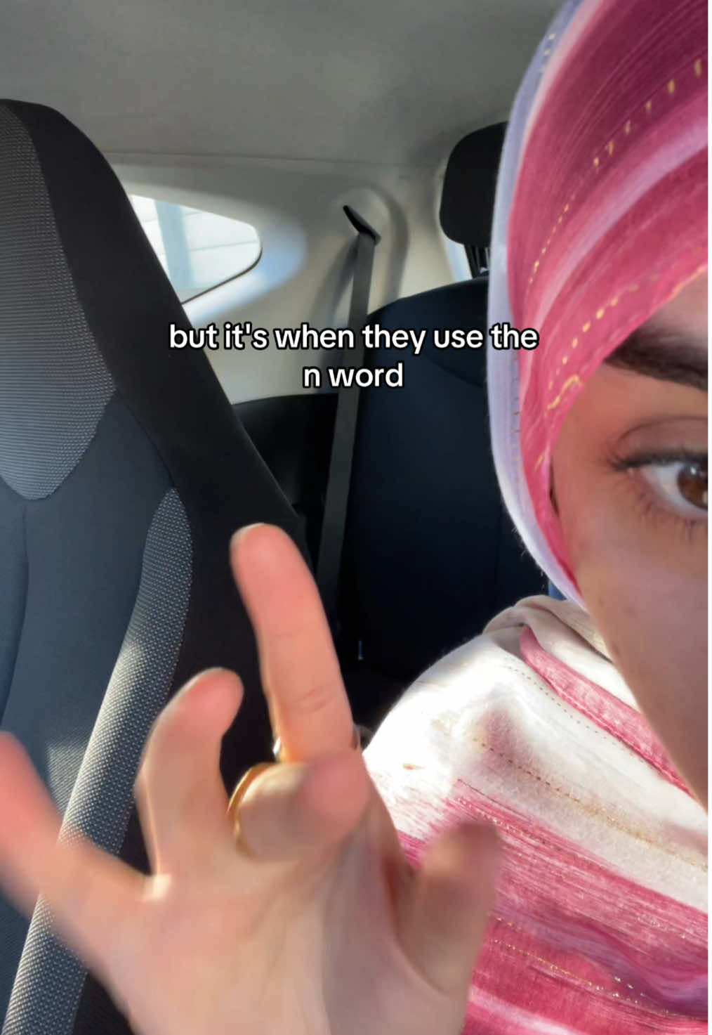 I don't know why I never see anyone talk about this since i've seen it in person and online and it just rubs me the wrong way . . #browntiktok #blackcommunity #BlackTikTok #africal #southasian 