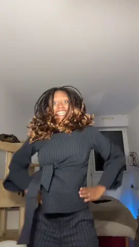 J’ai mis 1 heures à faire la trend 💀💀 Dc  @Zinks 🪞 💕 @TYLA  #trend #chanel #tylachanel #fyp #dance 