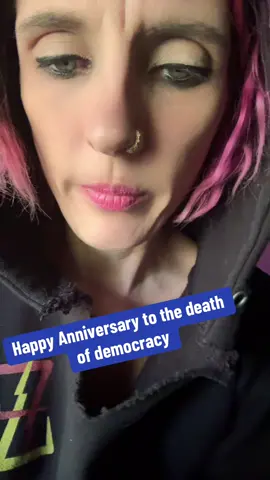 It’s been a hellofa year, Fam🤦🏻‍♀️ #deathofdemocracy #thedaythemusicdied🥀 #itoldyouso #iwasright #bluedot 