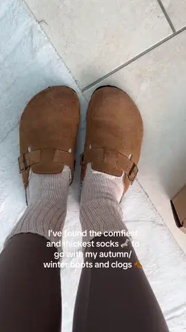 @Closemate kindly sent me some of their socks to try and OH MY GOSH they are THE comfiest, softest and thickest socks ever. So stretchy and warm ☺️  Socks can be so annoying when they don’t keep your feet warm or move around in boots during the winter season, these socks didn’t budge at all when wearing them out and it felt like I was walking on a cloud ☁️  #socks #autumnfashion #winterfashion #christmaslist #christmasgift 