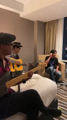 Slank - Lorong Hitam Courtesy of youtube : Musik Slank #slank  #loronghitam  #musikslank  #hotel 
