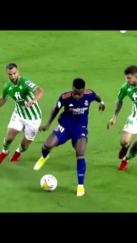 Vinícius Jr – The King of Impossible Skills 👑