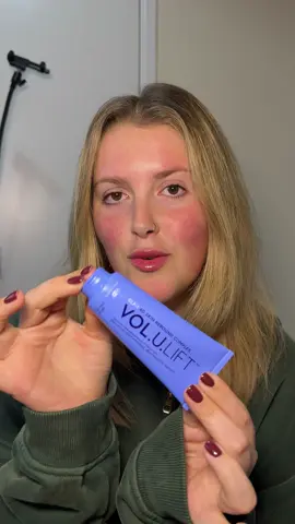 your solution to deflated ‘zempic face’😉🧴  link in the bio, use code ‘LAURA10’ to save💰 @VOL.U.LIFT_UK #volulift #glp1 #glp1skin #ozempicface #saggyskin (AD) - but tried and true x