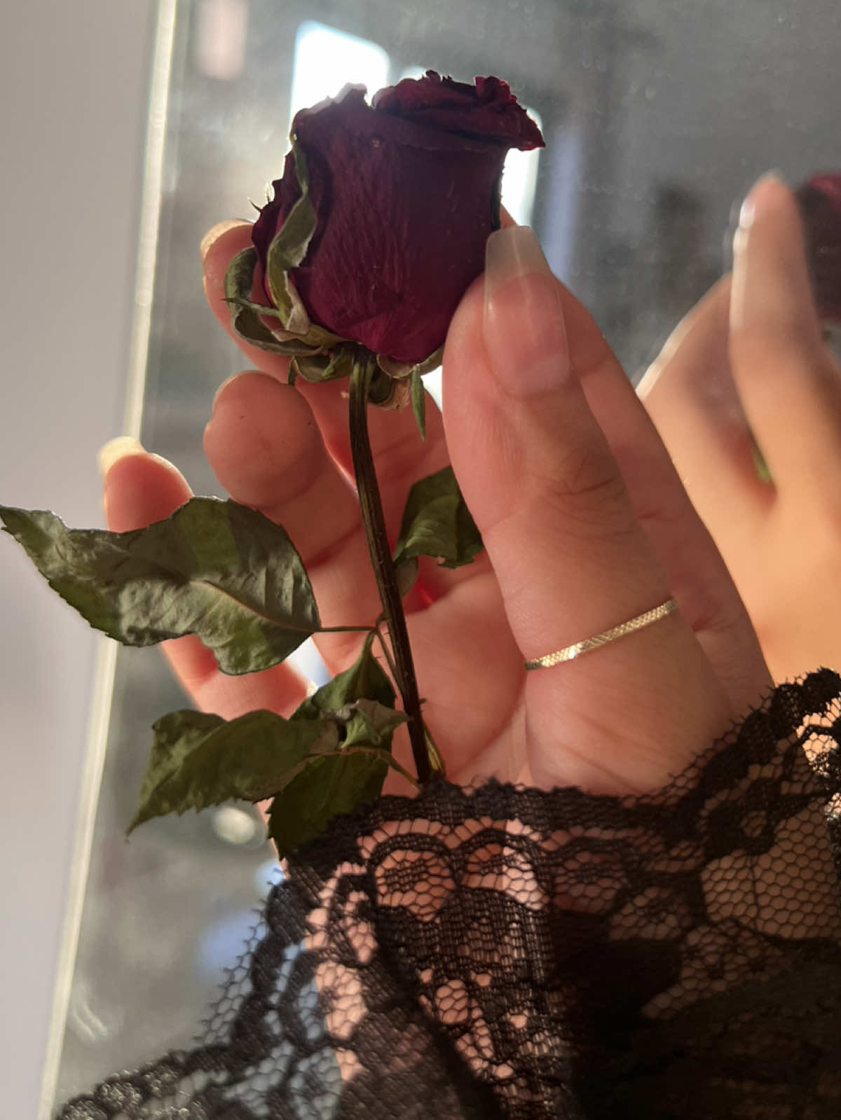 The result of drying the roses..🥀✨ . . . #resin #resinart #رزين #الشعب_الصيني_ماله_حل😂😂 