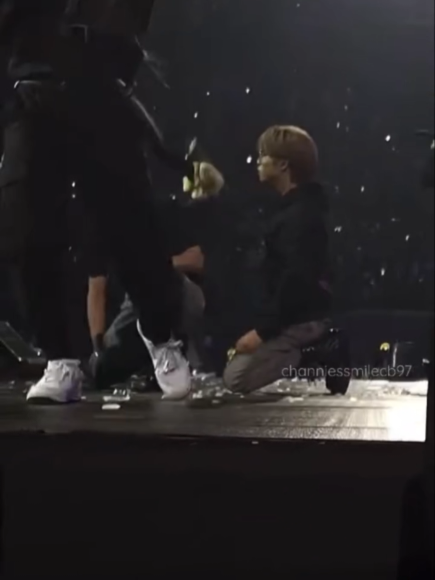 Me sacrificó por Leek now o mejor por Han 😍😍😍 #han #leeknow #skz#straykids  #paratiiiiiiiiiiiiiiiiiiiiiiiiiiiiiii 