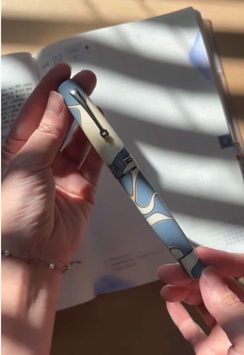 NEW PEN DAY!!! This is the Leonardo Momento Zero in the <EF> steel nib. For a steel nib, this is incredibly smooth and feels great to write with. I can’t wait to invest into another Leonardo one day but the gold nib! Edit: I ended up buying a gold nib Leonardo, I plan on selling this one. DM me if you’re interested :) #leonardomomentozero #fountainpen #journaling #hobonichi