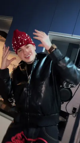 ela ainda aumenta o size da calça