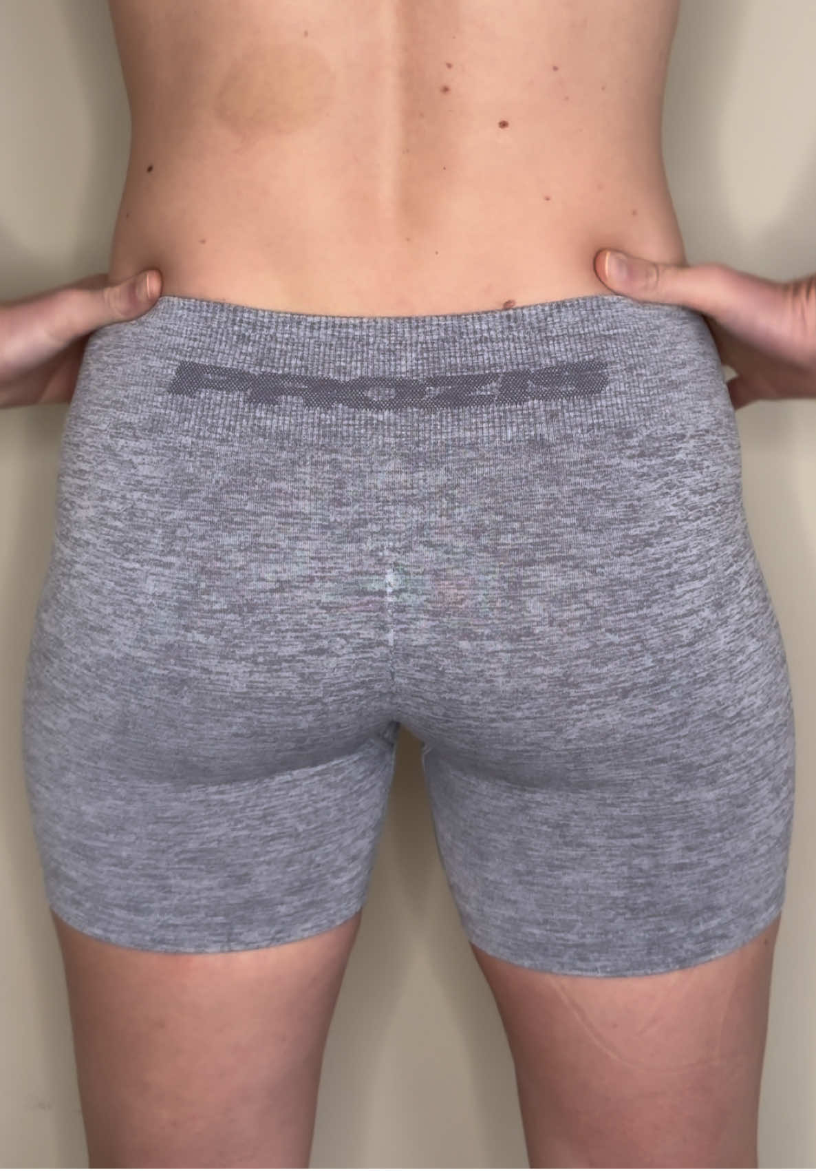 New brand, who dis? It’s @Prozis_official! 🤩  And they’re having a killer sale right now— Get the shorts here: prozis.com/1GsBQ Get the bra here: prozis.com/1GsCv Get the crop here: prozis.com/1GsCH #prozisusa #gymfit #gymclothes #athleisure #girlswholift