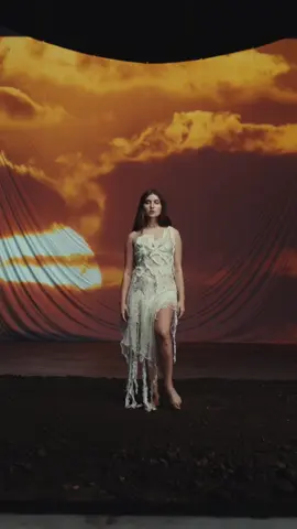 Музика — це універсальна мова, яка робить складне простим і зрозумілим для кожного, незалежно від кордонів. Завдяки Євробаченню та іншим міжнародним проєктам я переконалася: вона справді здатна об’єднувати людей. Дивіться кліп «Earth(Dradada)» на каналі🖤 #jerryheil 