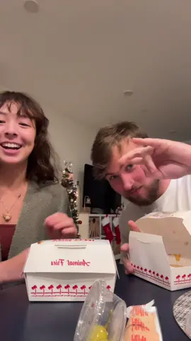 eat a flying dutchman with me! #mukbang #Foodie #food #burger #foodreview 