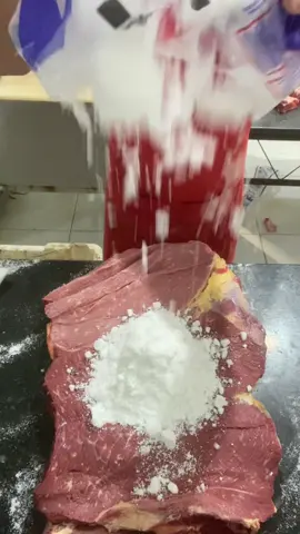 Quantidade de sal que é usado na carne de sol aqui do Nordeste #carnedesol 