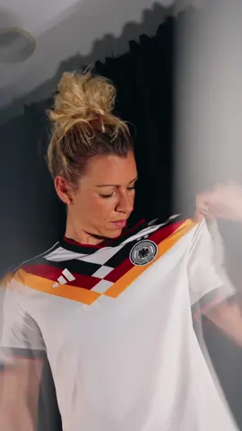 NEW LOOK 🖤❤️💛 Erhältlich ab 6. November, 10:00 Uhr auf dfb-fanshop.de #dfbfrauen 