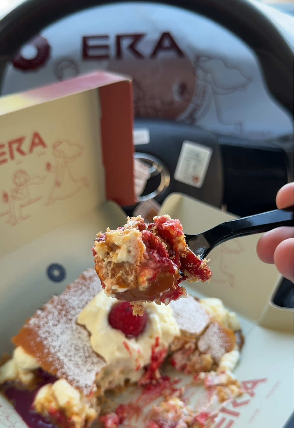 الذ تشيز كيك ممكن تجربه، الحين عرفت ليش صاير هبه وترند .. شي لذيذذذذ 😋
ٰ 📍 متوفر في جميع فروع إيرا  @قهوة إرا | Era coffee 
ٰ #تشيز_الهبه #حلويات #حلا #ملفيه #era A*d