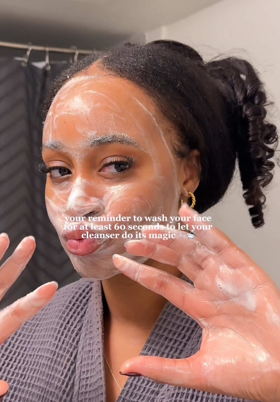 This 60 second rule never failed me! You spend all that money on a cleanser only to rinse it off 10 secs later lol. Let it do its magic!  Cleanser: @Youth To The People Kale + Green Tea cleanser 🍵 🥬  #skincare #skincarehacks #youthtothepeople #facewash #fyp 