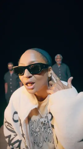 C’était pas prévu mais.. 🤷🏾‍♀️ titre : AVE Clique sur le lien dans ma bio pour streamer 🧡 🎥 Minuitrente