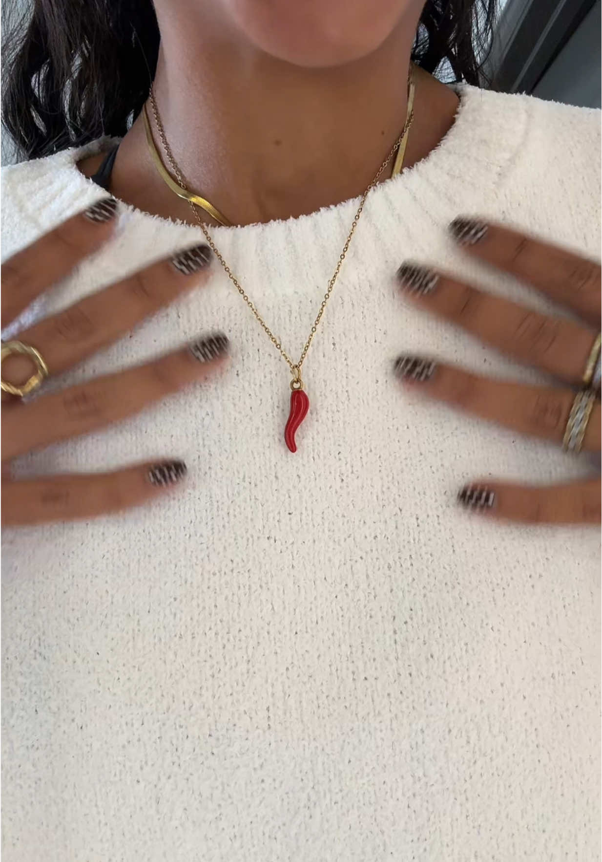 Sweather Weather Season 🤍 lo que provoca es estar arropado con este sweater  #sweatherweather #fallfashion #coldweather #oversizedsweater #TikTokShopBlackFriday 