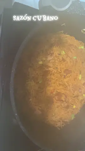 Arroz salteado con beico jamón chorizo puré de tomate ají cebolla #positiva sazón cubano