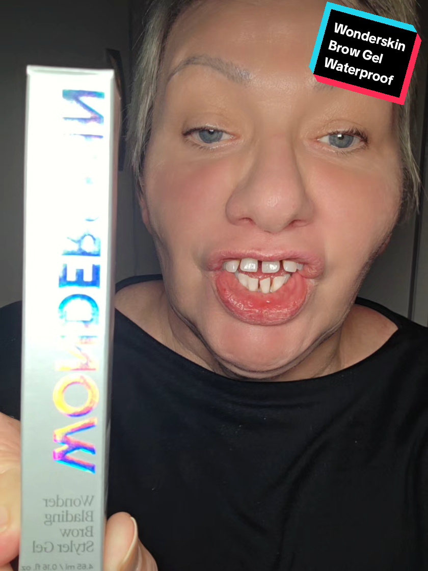 #Waterproofbrows #beautyfinds #fyp #Browgel #wonderskin  @Wonderskin 💋  Brow Syler Gel clear in colour waterproof  non sticky or dry hard just natural  definition  for your brows