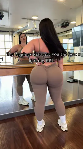 The lift and scrunch combo 😍 #bbl #bblleggings #halara #halaraleggings #bblefffect 