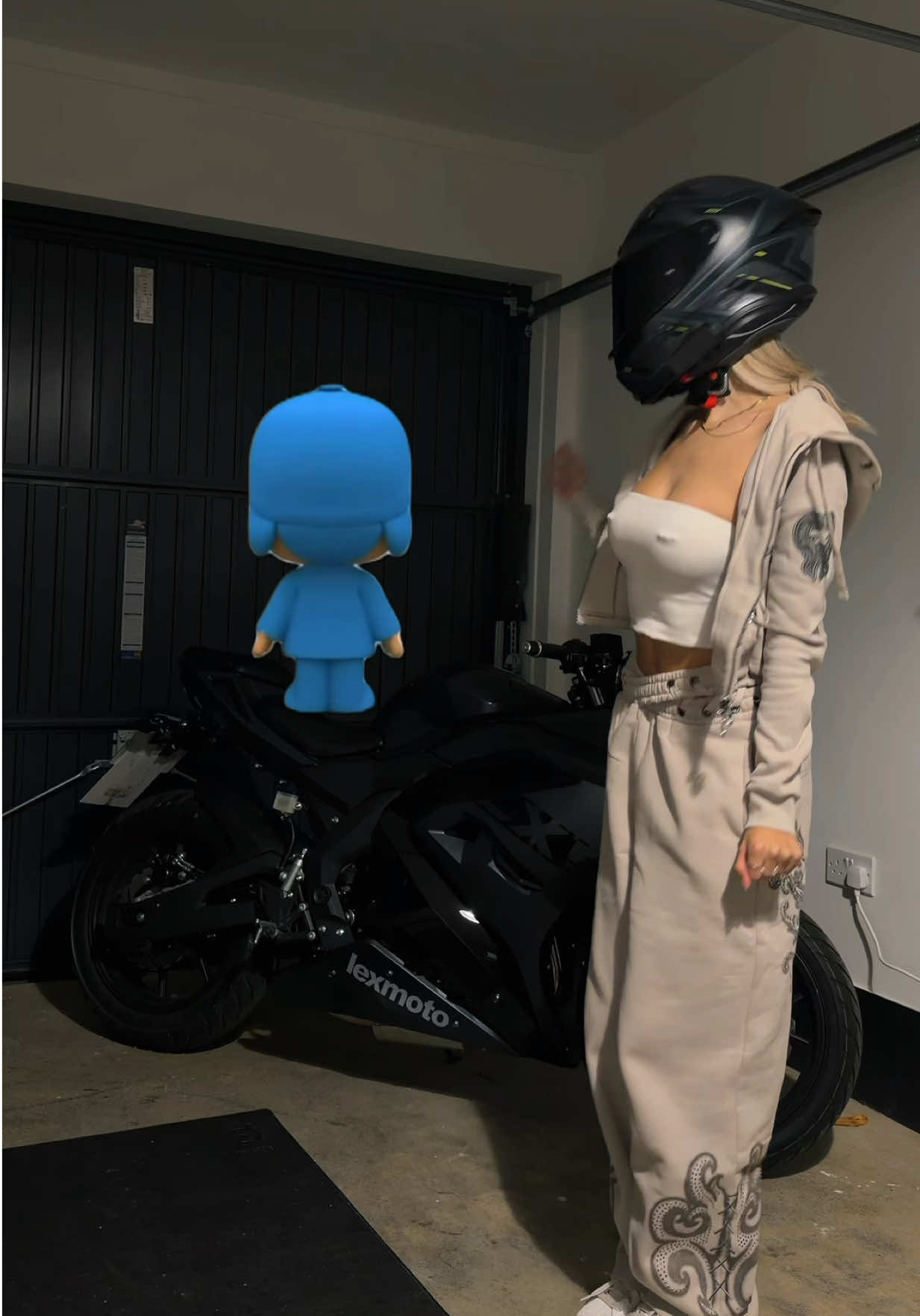#pocoyo #biketok #bikergirls #helmet #bike 