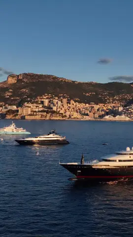 مشهد نادر في موناكو لسيارتي ساراستار بين ألفا نيرو وأكسيوما 😎👌