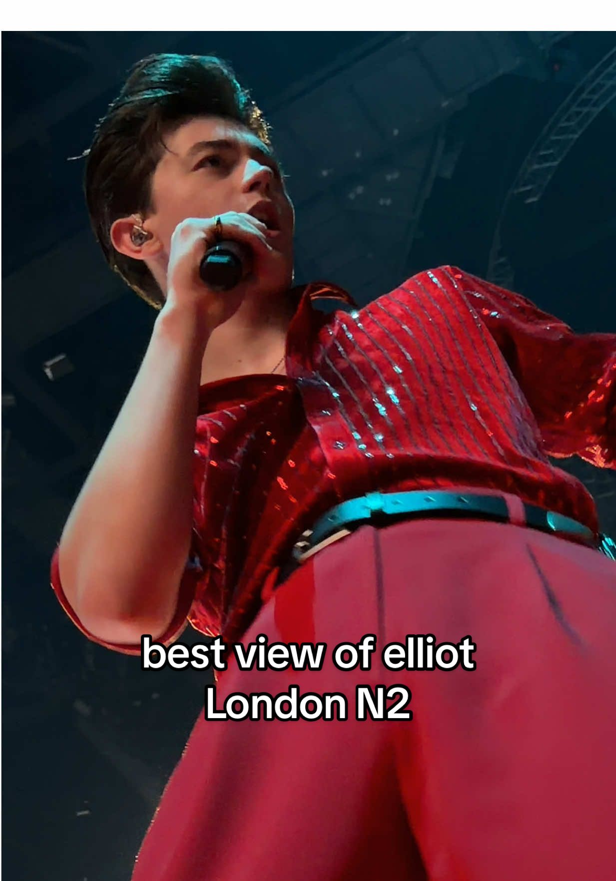 best seat in the house? 🙂‍↕️ @Elliot James Reay #elliotjamesreay #london #americanhearttour #theo2 #allthistosayiloveyou 
