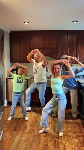 Feel good Wednesday vibes coming your way!  #family #wednesday #dance