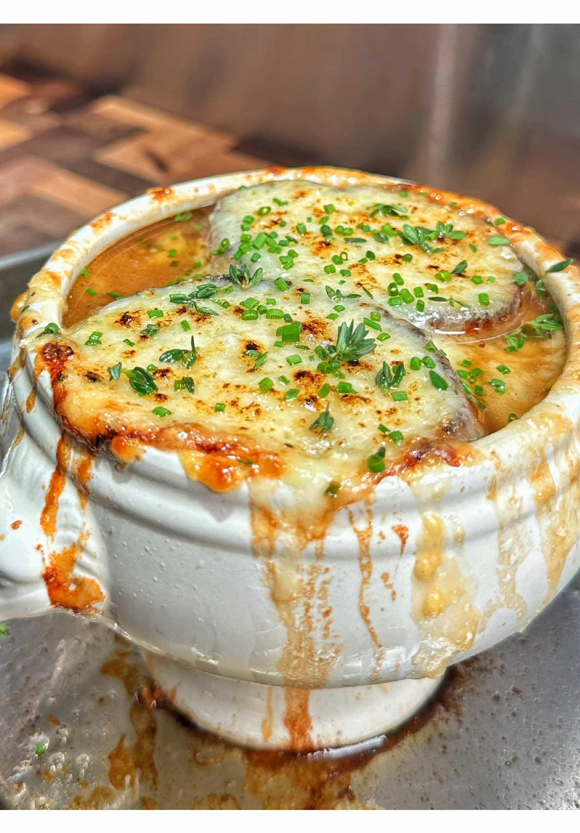 French Onion Soup - full recipe now up on Substack, link in bio 🇫🇷🧅🫶🏼 #frenchonionsoup #EasyRecipe #EasyRecipes #asmrfood #FoodTok #cooktok #french #comfortfood #DinnerIdeas 