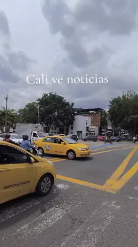 En la tercera norte con calle 44, los 6! Semáforos están fuera de servicio, ocasionando tráfico lento y un posible accidente.  Nada raro que las unidades de tránsito brillen por su ausencia