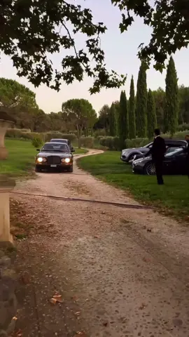 The grace of old estates, the charm of seaside horizons, the essence of a life well-lived. #elegance #quietluxury #oldmoney #oldmoneyaesthetic #classy 