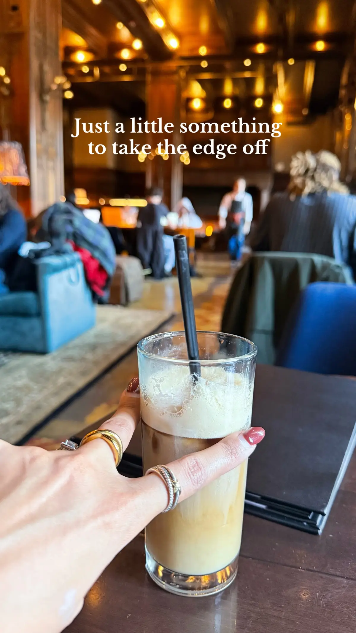 Working at the Chicago Athletic Association during the day. Feels like I’m at Hogwarts 🧙 #coffee #chicago 