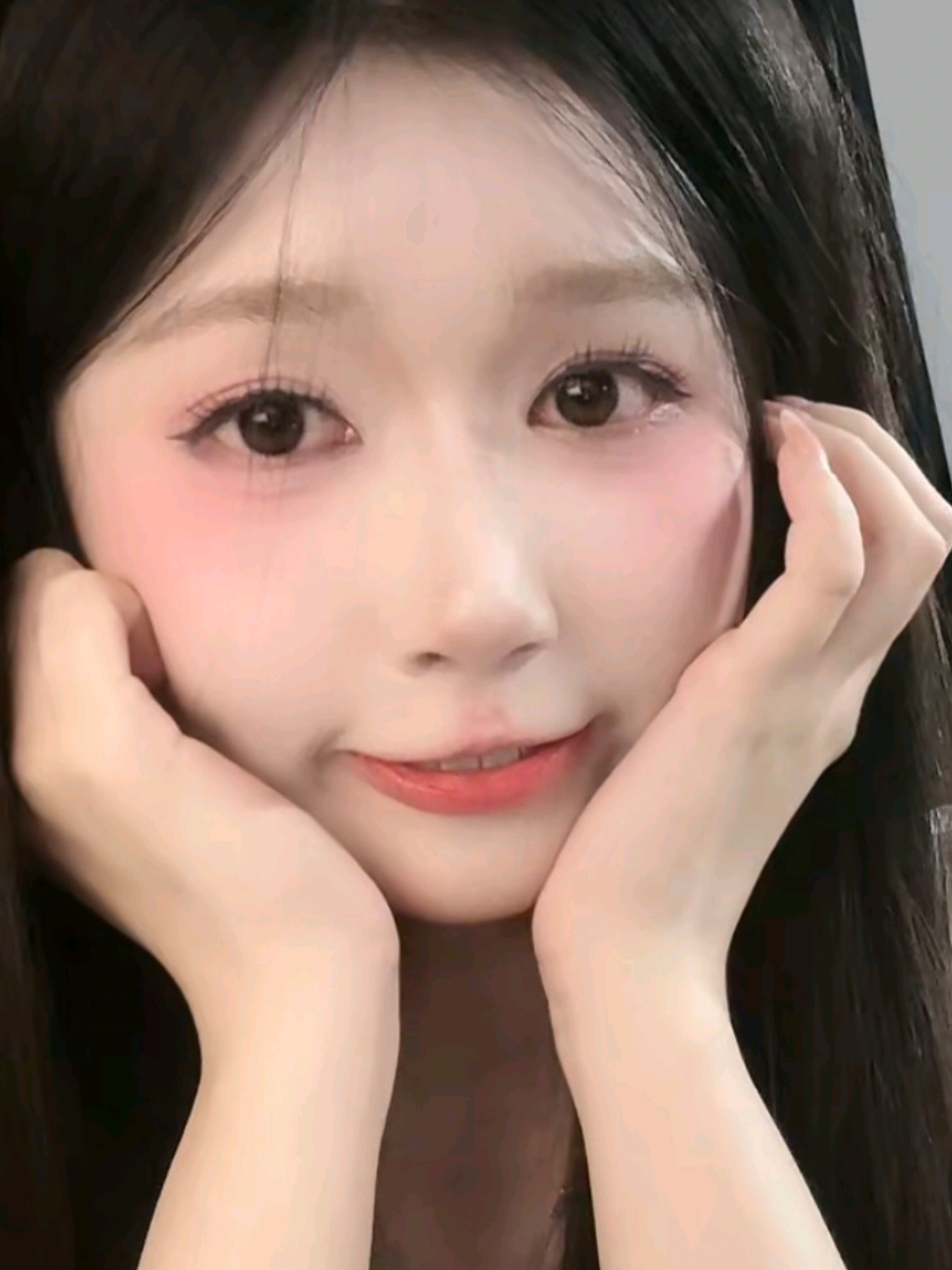 Đọc những bình luận nói về những bất công mà em bé từng trải qua, thấy thương em bé quá, đi làm mới 3 tháng hơn mà đủ thứ chuyện, đủ loại thiệt thòi. Mong từ nay em bé sẽ nhận được ĐẦY ĐỦ những gì em bé xứng đáng phải nhận được, xứng đáng với công sức nhà 🌗 bỏ ra để giành về cho em bé. Mong mỗi ngày trôi qua với em bé đều sẽ là những chuỗi ngày vui vẻ, hạnh phúc như chính sự đáng yêu, ngọt ngào mà em bé mang lại cho đại gia đình nhà 🌗 vậy.  Em bé @NinNin 🌗 ngoan ngoãn, hiền lành thế cơ mà🫂! Chỉ cần em bé vui vẻ, đại gia đình nhà 🌗 sẽ luôn ở đây bảo vệ, đồng hành và yêu thương em bé mãi🥰. #ninnin #ninnin🌗